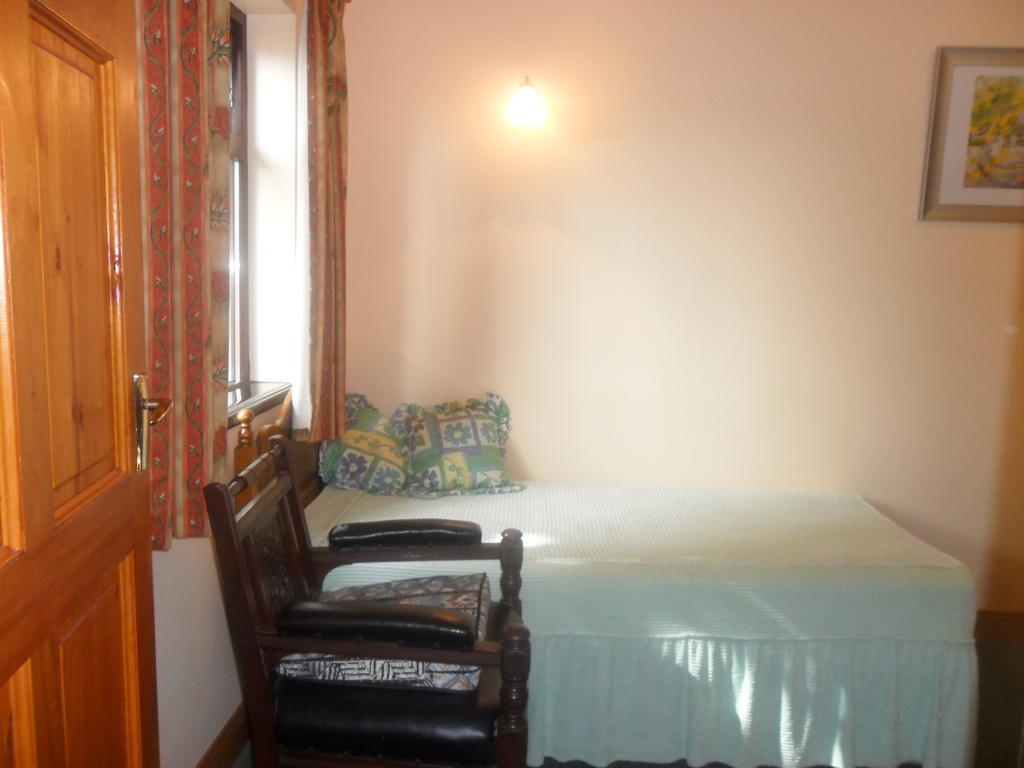 Glen House Room Only Accommodation Йол Номер фото