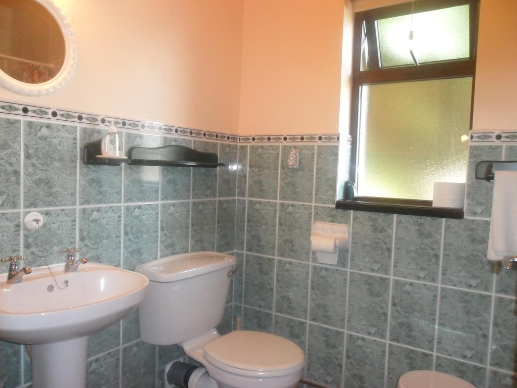 Glen House Room Only Accommodation Йол Номер фото
